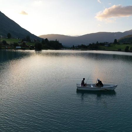 Loken Camping - Trivelig Og Idyllisk Ved Vannet Hotel Olden Exterior foto