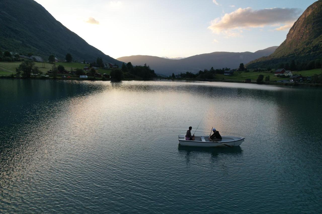 Loken Camping - Trivelig Og Idyllisk Ved Vannet Hotel Olden Exterior foto