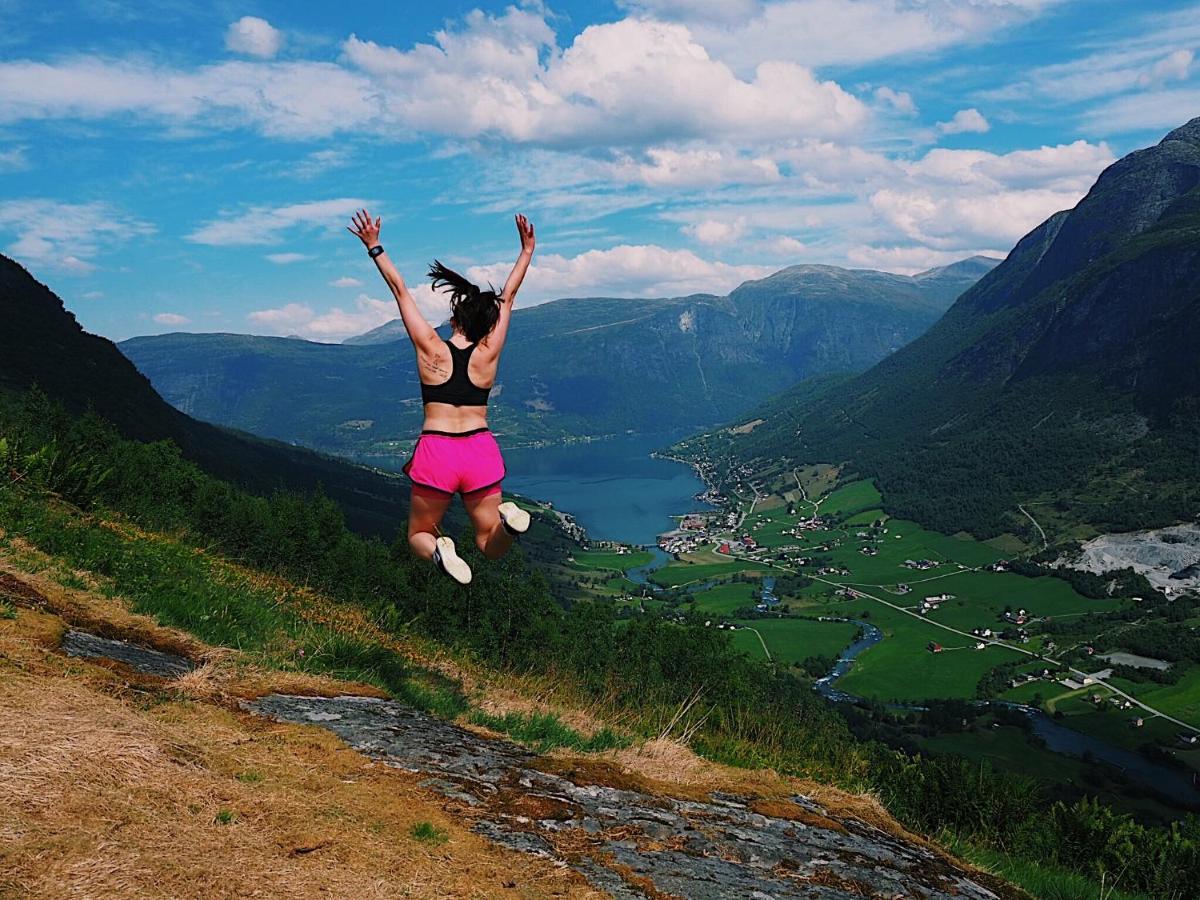 Loken Camping - Trivelig Og Idyllisk Ved Vannet Hotel Olden Exterior foto