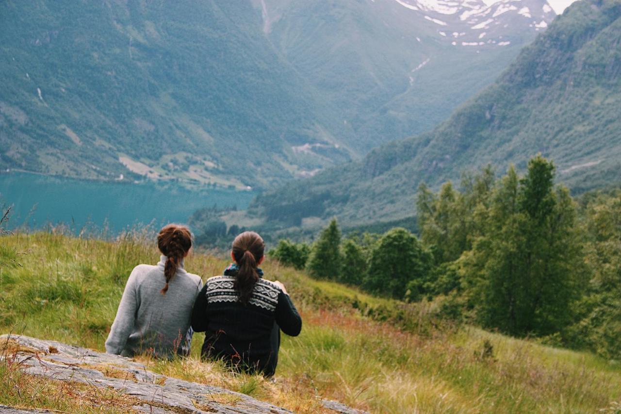 Loken Camping - Trivelig Og Idyllisk Ved Vannet Hotel Olden Exterior foto