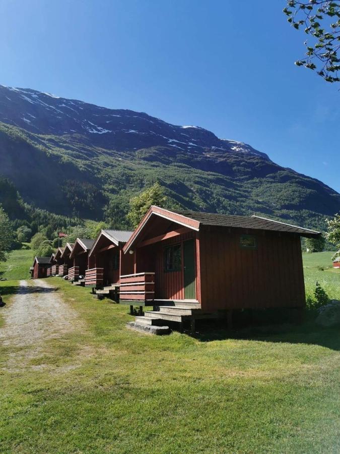 Loken Camping - Trivelig Og Idyllisk Ved Vannet Hotel Olden Exterior foto