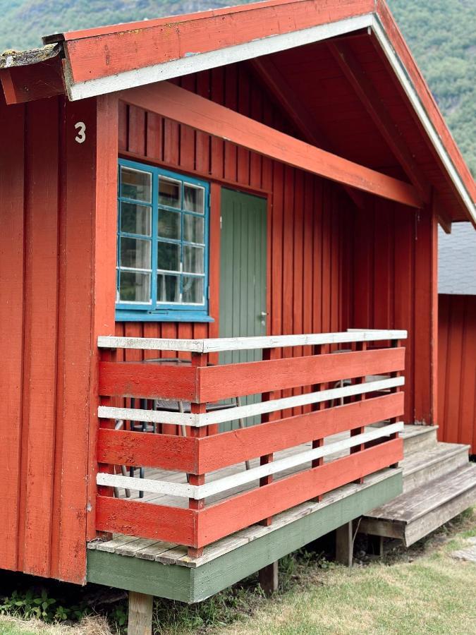 Loken Camping - Trivelig Og Idyllisk Ved Vannet Hotel Olden Exterior foto